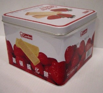 Garden Strawberry Cream Wafer (Gift Tin)